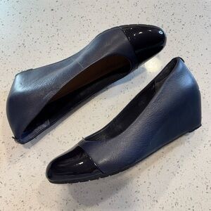 Clarks artisan Midnight Blue Wedges with Glossy toe tip size 8